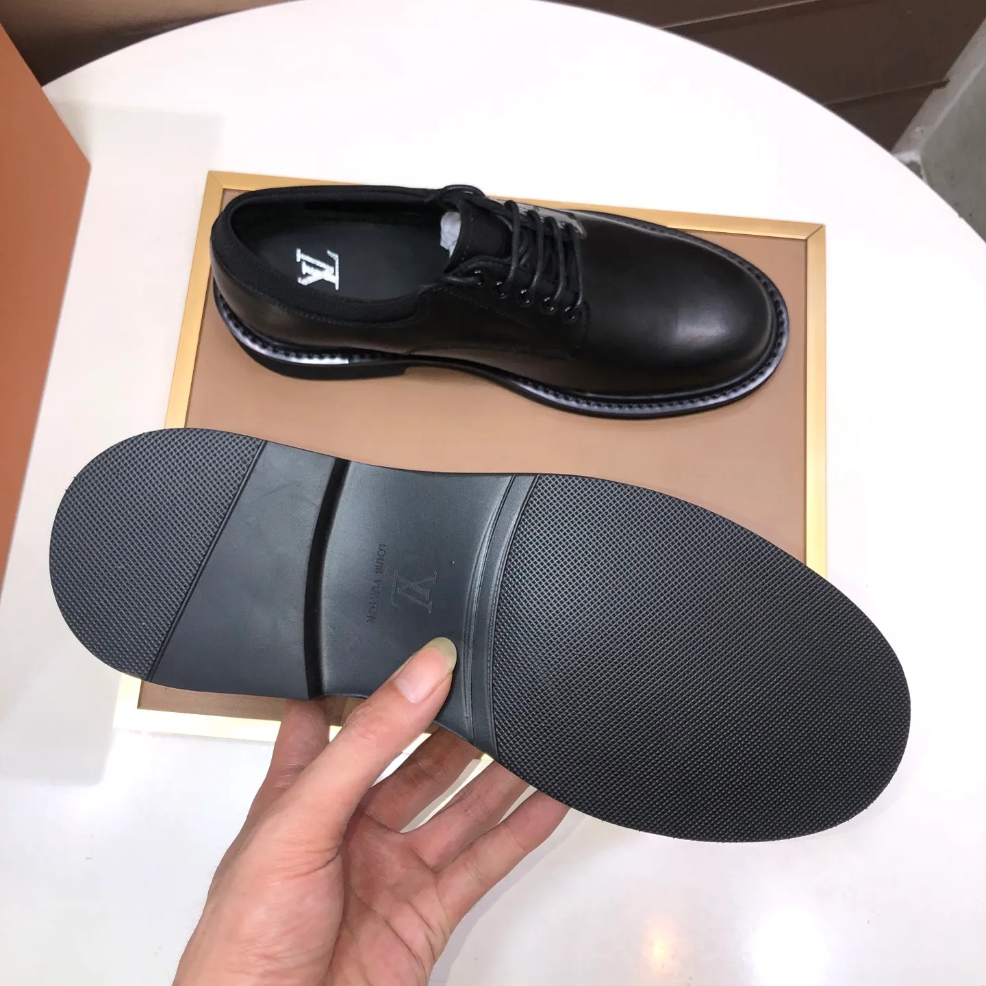 Men's men's shoes 💰660💰[LOUIS VUITTON] (original order) new style 🍀LV Louis Vuitton * - top version of LV classic leather shoes! Made of imported original single cowhide, original leather side strips and wear-resistant rubber outsole! High quality products! Code number 39-44 (38.45 customized)
